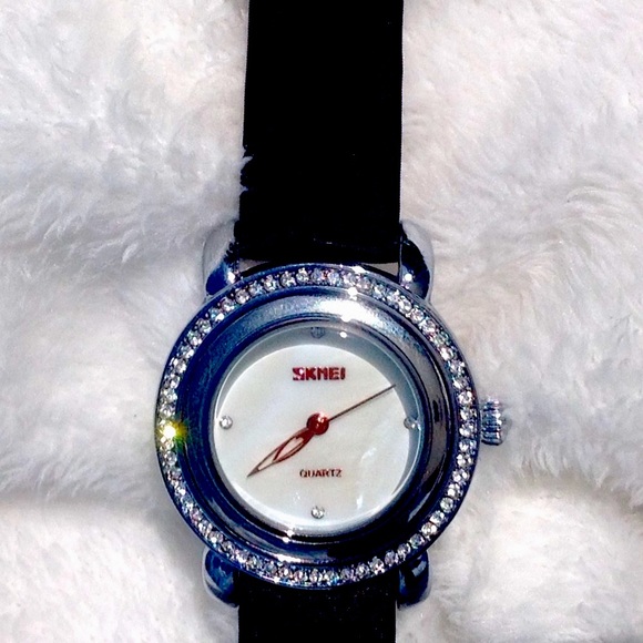 Women's diamond and crystal watch - Picture 4 of 7